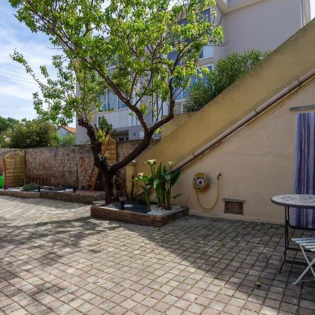 Love Room Avec Balneo Toulon Exterior photo